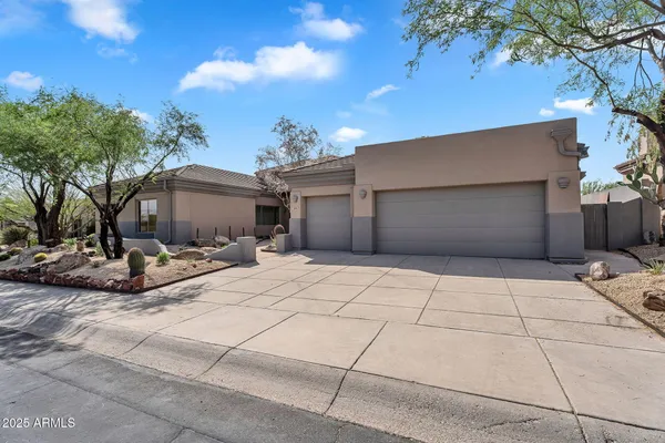 Property Slideshow image 3 of 53 | 6184 e dusty coyote cir, Scottsdale, AZ, 85266