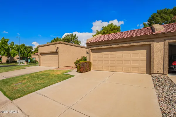 Property Slideshow image 3 of 47 | 9706 w rimrock dr, Peoria, AZ, 85382