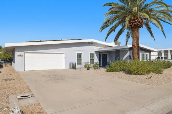 Property Slideshow image 3 of 31 | 16414 n meadow park dr, Sun City, AZ, 85351