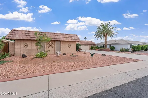 Property Slideshow image 3 of 26 | 9429 w rolling hills dr, Sun City, AZ, 85351