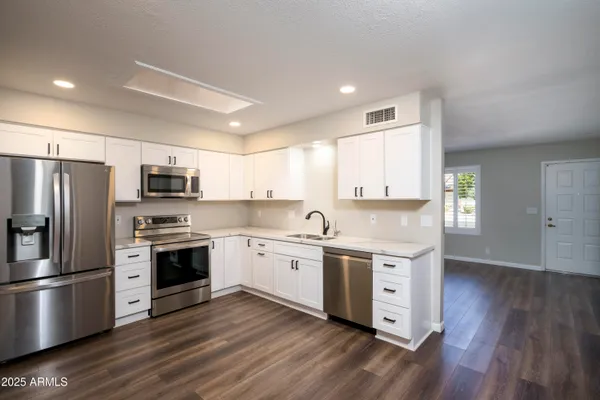 Property Slideshow image 2 of 19 | 2064 s farnsworth dr unit 109, Mesa, AZ, 85209