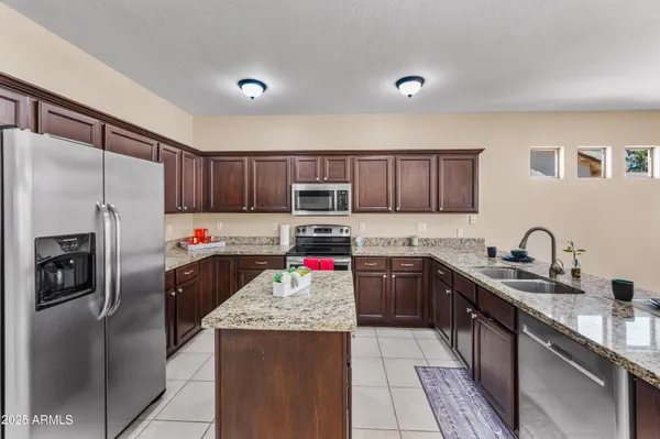 Property Slideshow image 3 of 46 | 6963 s nantucket st, Chandler, AZ, 85249