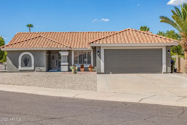 Property Slideshow image 2 of 41 | 9152 w oraibi dr, Peoria, AZ, 85382