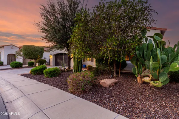 Property Slideshow image 3 of 43 | 882 e laddoos ave, Queen Creek, AZ, 85140