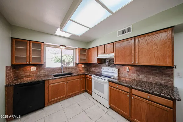 Property Slideshow image 3 of 30 | 10301 w salem dr, Sun City, AZ, 85351