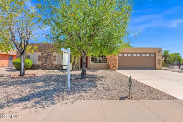 Property Slideshow image 2 of 31 | 9529 w glen oaks cir, Sun City, AZ, 85351