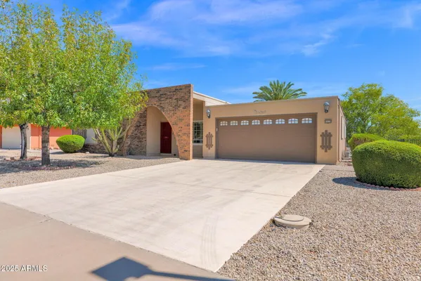 Property Slideshow image 3 of 31 | 9529 w glen oaks cir, Sun City, AZ, 85351