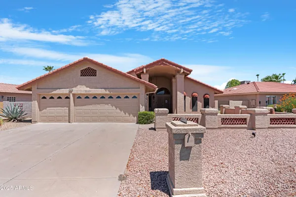 Property Slideshow image 2 of 39 | 26637 s new town dr, Sun Lakes, AZ, 85248