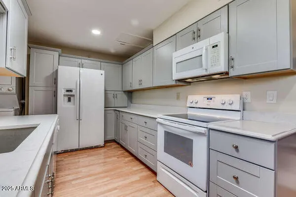 Property Slideshow image 2 of 25 | 17037 n pinion ln, Sun City, AZ, 85373