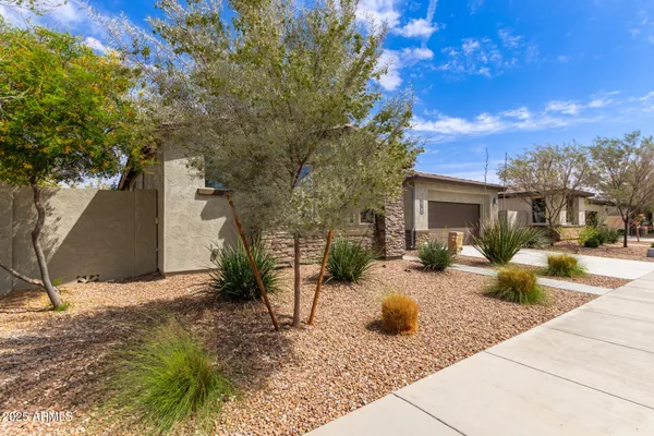 Property Slideshow image 2 of 25 | 39785 n collins ln, San Tan Valley, AZ, 85140