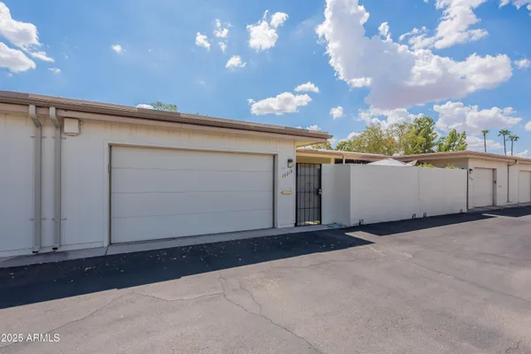 Property Slideshow image 2 of 28 | 10214 w hutton dr # 36, Sun City, AZ, 85351