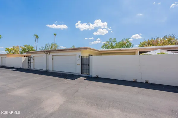Property Slideshow image 3 of 28 | 10214 w hutton dr # 36, Sun City, AZ, 85351