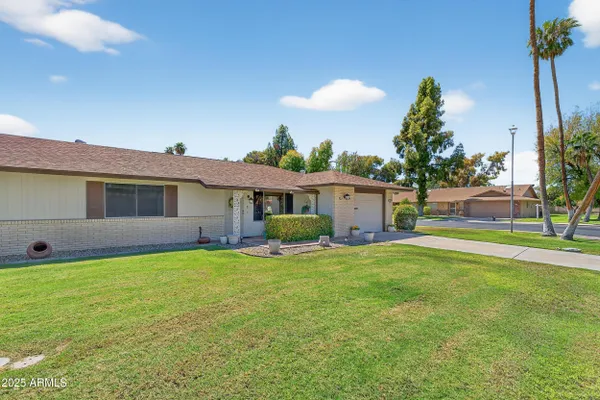 Property Slideshow image 2 of 40 | 9821 w pleasant valley rd, Sun City, AZ, 85351