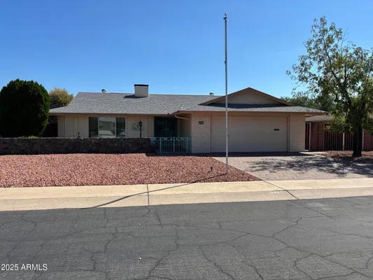 Property Slideshow image 2 of 30 | 13825 n kaanapali dr, Sun City, AZ, 85351