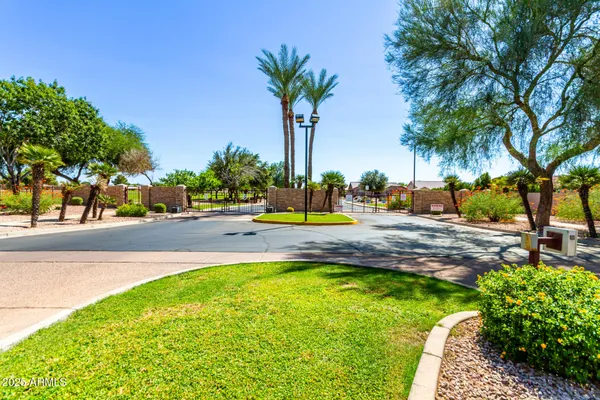 Property Slideshow image 3 of 44 | 6050 s windstream pl, Chandler, AZ, 85249