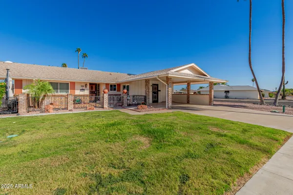 Property Slideshow image 3 of 36 | 10439 w kingswood cir, Sun City, AZ, 85351