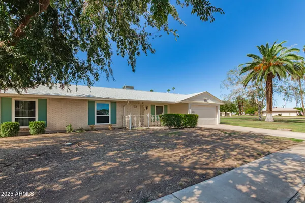 Property Slideshow image 3 of 32 | 10215 w kingswood cir, Sun City, AZ, 85351