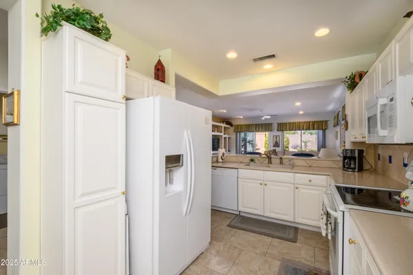 Property Slideshow image 3 of 25 | 15770 w remington dr, Surprise, AZ, 85374