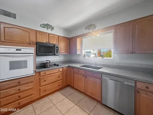 Property Slideshow image 2 of 19 | 13828 n whispering lake dr, Sun City, AZ, 85351