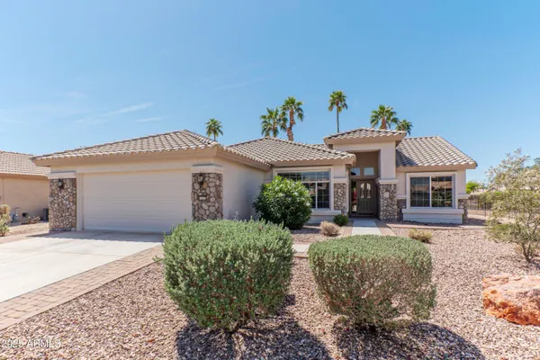 Property Slideshow image 2 of 26 | 15371 w piccadilly rd, Goodyear, AZ, 85395