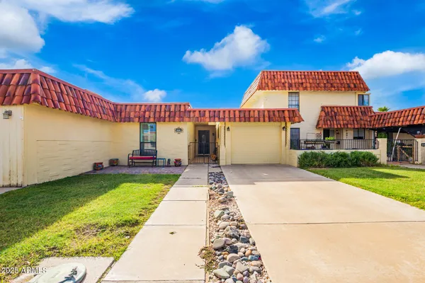 Property Slideshow image 2 of 29 | 10230 n 106th dr, Sun City, AZ, 85351