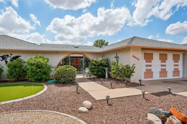 Property Slideshow image 2 of 32 | 9623 w country club dr, Sun City, AZ, 85373