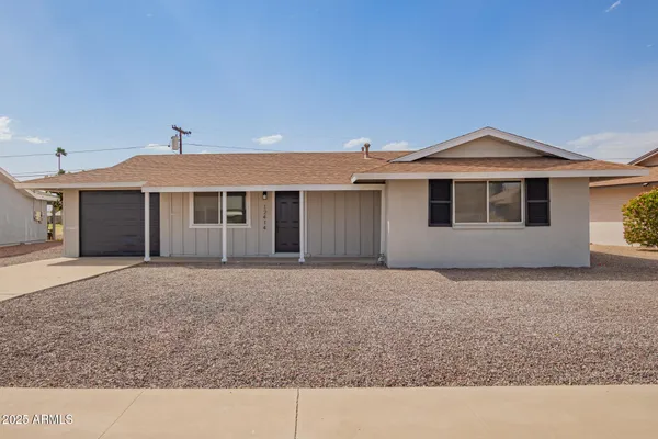 Property Slideshow image 2 of 31 | 12414 n pebble beach dr, Sun City, AZ, 85351