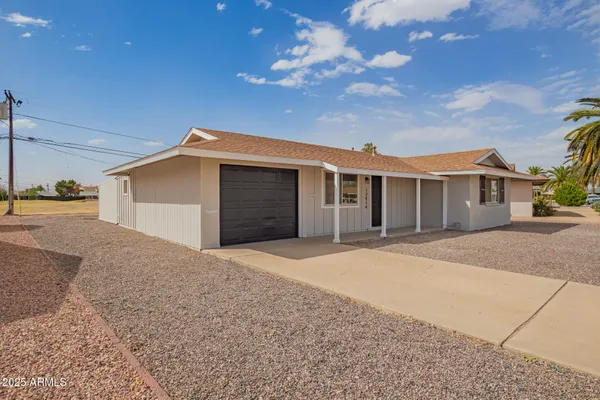 Property Slideshow image 3 of 31 | 12414 n pebble beach dr, Sun City, AZ, 85351