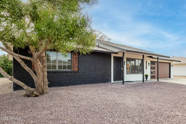 Property Slideshow image 2 of 26 | 9339 w spanish moss ln, Sun City, AZ, 85373