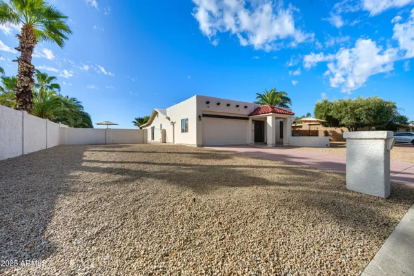 Property Slideshow image 2 of 37 | 26661 s howard dr, Sun Lakes, AZ, 85248