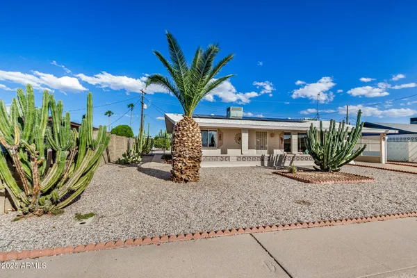 Property Slideshow image 2 of 37 | 507 n 55th pl, Mesa, AZ, 85205