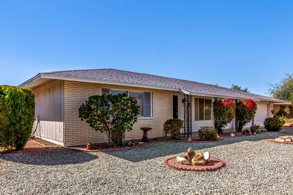 Property Slideshow image 2 of 38 | 9409 w glen oaks cir n, Sun City, AZ, 85351