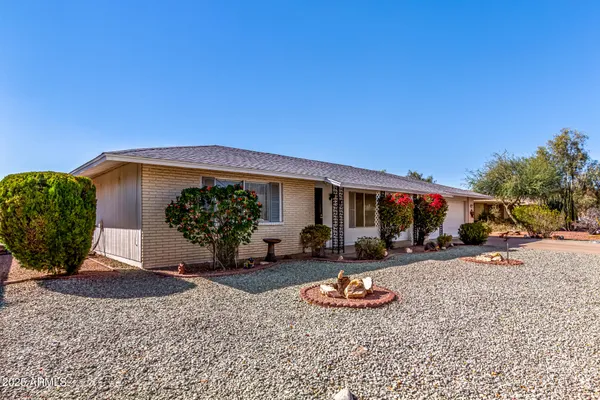 Property Slideshow image 3 of 38 | 9409 w glen oaks cir n, Sun City, AZ, 85351