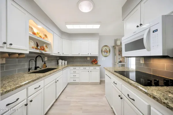 Property Slideshow image 3 of 45 | 10516 w snead dr, Sun City, AZ, 85351