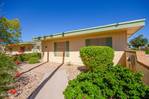 Property Slideshow image 2 of 30 | 10520 w ocotillo dr, Sun City, AZ, 85373