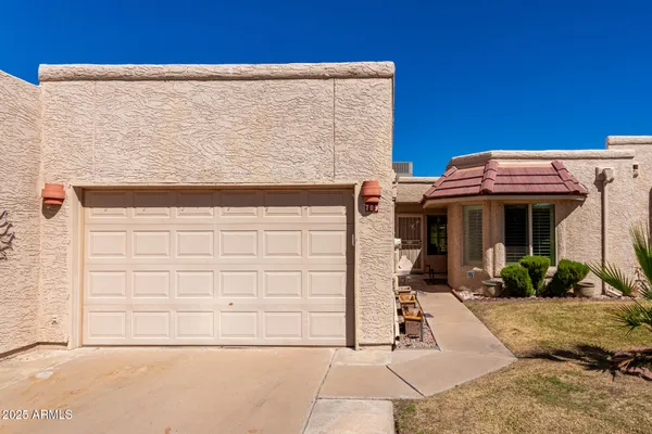 Property Slideshow image 2 of 41 | 709 s arrowwood way, Mesa, AZ, 85208