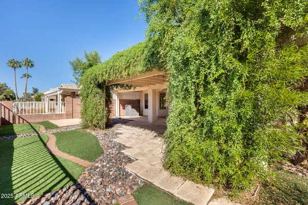 Property Slideshow image 2 of 72 | 17176 n winding trl, Surprise, AZ, 85374