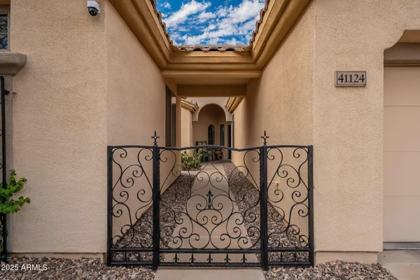 Property Slideshow image 2 of 64 | 41124 n prestancia dr, Anthem, AZ, 85086