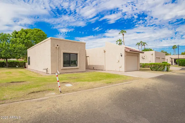 Property Slideshow image 3 of 40 | 716 s privet way, Mesa, AZ, 85208