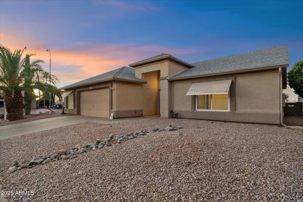Property Slideshow image 2 of 31 | 1540 e hazeltine way, Chandler, AZ, 85249