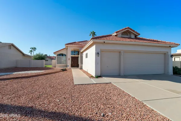 Property Slideshow image 2 of 54 | 10409 e silvertree dr, Sun Lakes, AZ, 85248