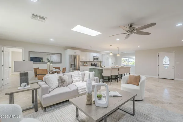 Property Slideshow image 2 of 25 | 9917 w shiprock dr, Sun City, AZ, 85351