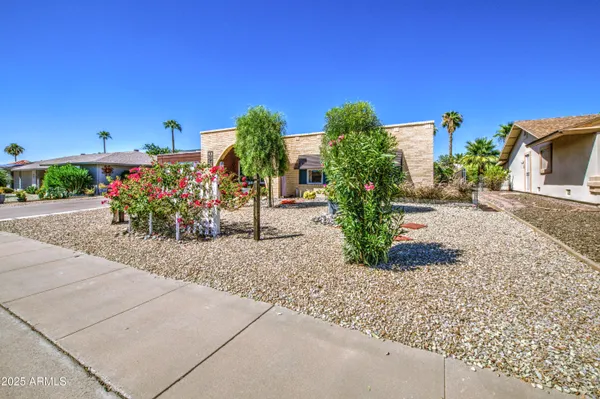 Property Slideshow image 2 of 30 | 9530 w hidden valley cir, Sun City, AZ, 85351
