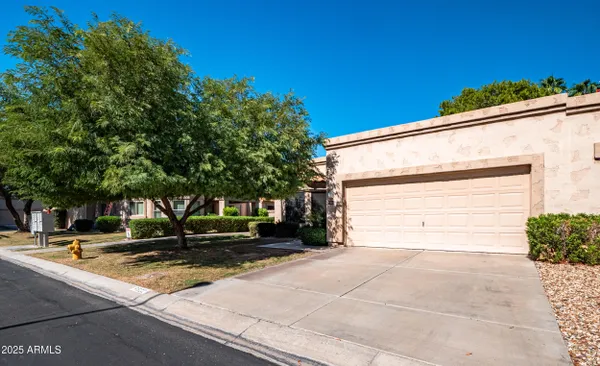 Property Slideshow image 2 of 41 | 9322 w topeka dr, Peoria, AZ, 85382