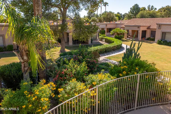 Property Slideshow image 3 of 41 | 9322 w topeka dr, Peoria, AZ, 85382