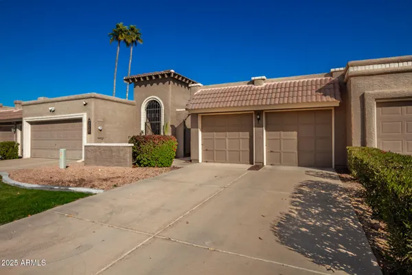 Property Slideshow image 2 of 26 | 25239 s glenburn dr, Sun Lakes, AZ, 85248