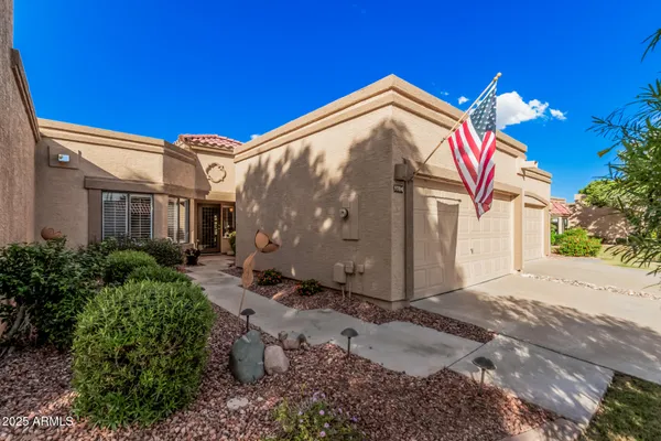 Property Slideshow image 3 of 44 | 9704 w tonto ln, Peoria, AZ, 85382