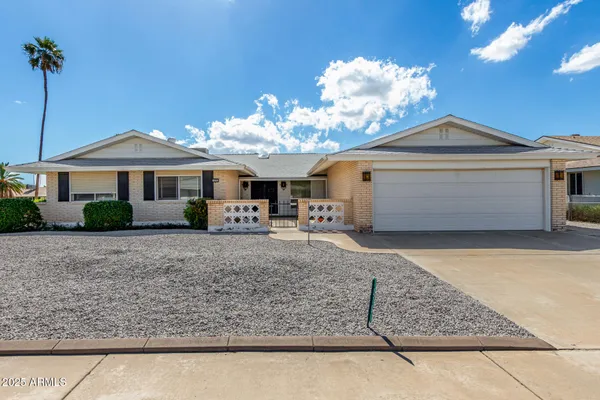 Property Slideshow image 2 of 43 | 10701 w el capitan cir, Sun City, AZ, 85351