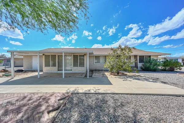 Property Slideshow image 3 of 52 | 9916 w hope cir, Sun City, AZ, 85351