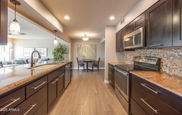 Property Slideshow image 3 of 30 | 10650 w brookside dr, Sun City, AZ, 85351